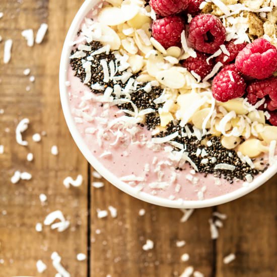 Almond Raspberry Smoothie Bowl - Recipe photo by intheknowmom