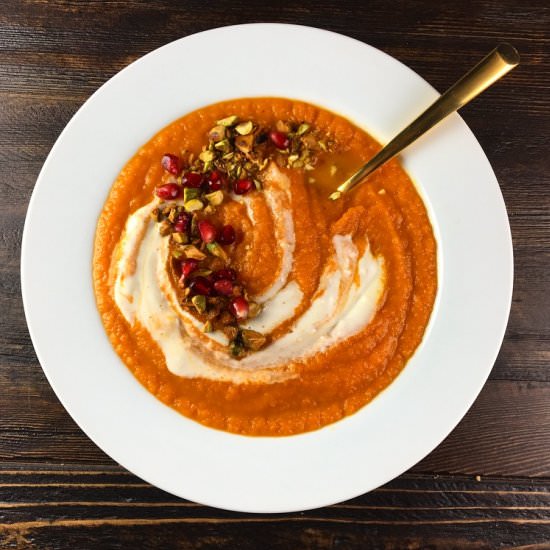 Spiced Carrot Pear Vegan Soup - Recipe photo by RoxanasKitchen