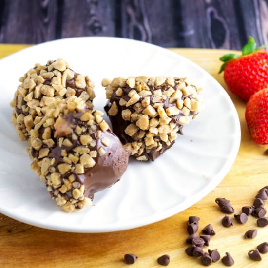 Chocolate Snickers Strawberries - Recipe photo by seductioninkitchen
