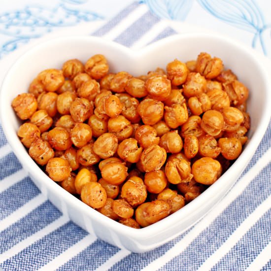 Smokey Maple Roasted Chickpeas - Recipe photo by Fab Food 4 All