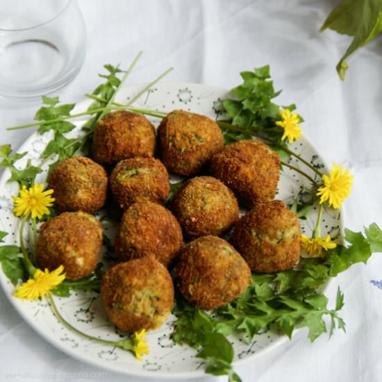 Dandelion and Wild Fennel Balls - Recipe photo by asmallkitcheningenoa