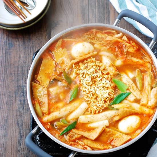 Tteokbokki (Korean spicy rice cake) - Recipe photo by hyosunro