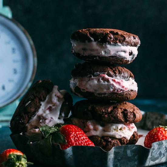 No Churn Ice Cream Sandwiches - Recipe photo by thealmondeater
