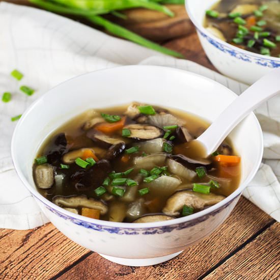 Japanese Clear Soup - Recipe photo by cookingtheglobe