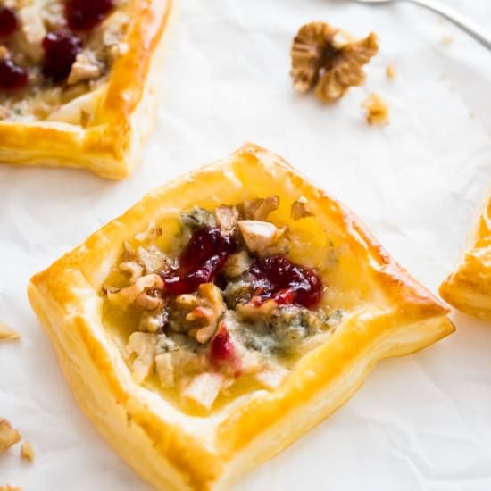 Pear & Gorgonzola Mini Tartlets - Recipe photo by platedcravings