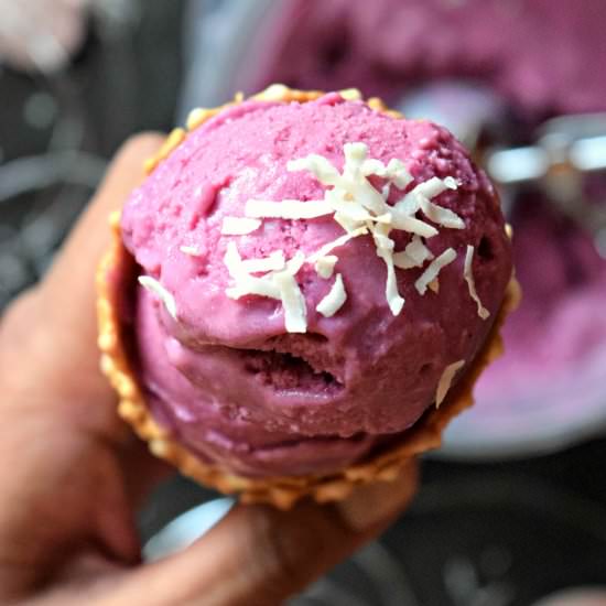 Coconut Berry Yogurt Cones - Recipe photo by Cookilicious