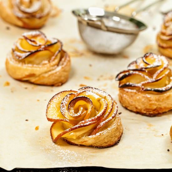 Apple Roses With Puff Pastry - Recipe photo by VegeCravings