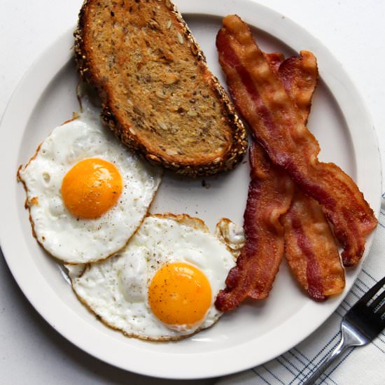 How to Make a Perfect Fried Egg - Recipe photo by WorthyPause