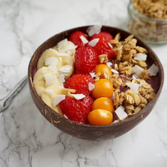 Authentic Brazilian Açaí Bowl - Recipe photo by minamade