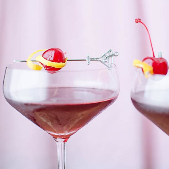 The Crimson Kiss - Recipe photo by garlic and zest