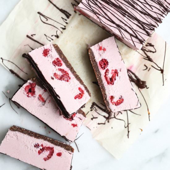 Raw Strawberry Coconut Cheesecake - Recipe photo by pure ella