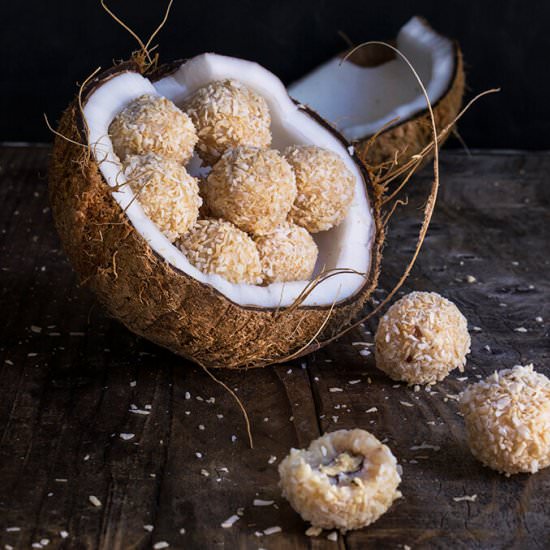 White Chocolate Coconut Truffles - Recipe photo by viktoriastable