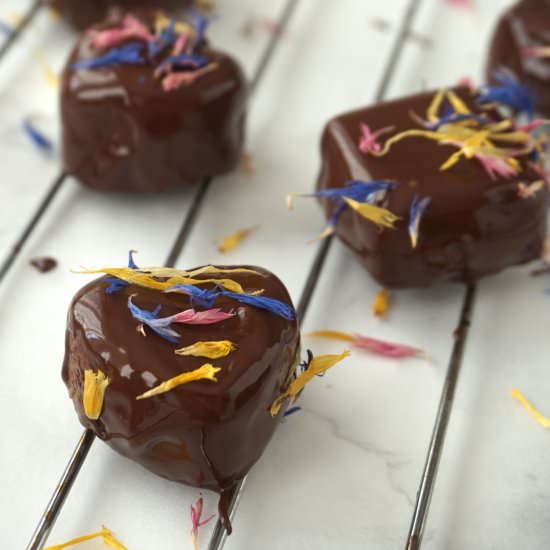 Vegan Marzipan Chocolates - Recipe photo by minamade