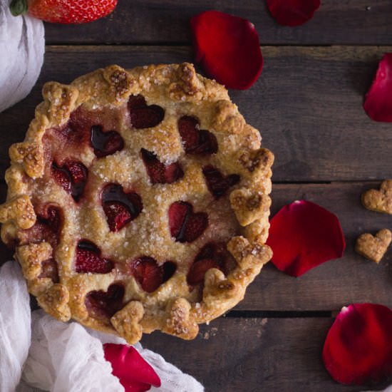 Spiced Wine Strawberry Pie - Recipe photo by lilcupcakemonkey