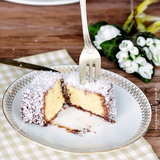 Lamington cake in two version - Recipe photo by bucate_aromate