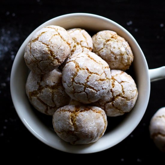 Amaretti Cookies - Recipe photo by lilVienna.com