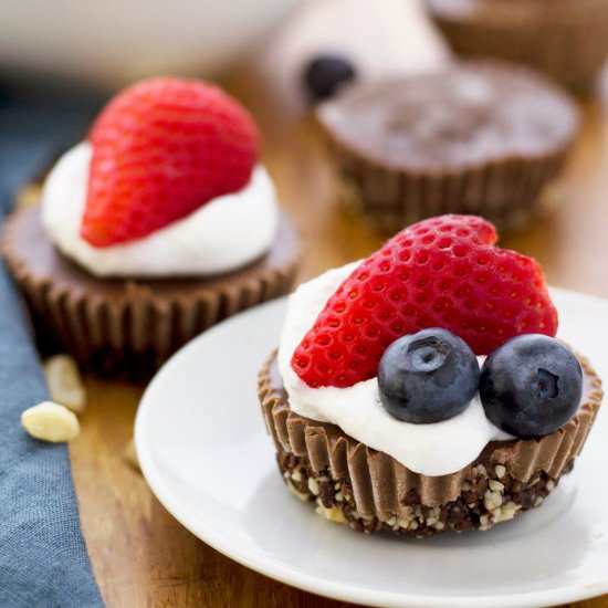 No-Bake Vegan Chocolate Cheesecake - Recipe photo by servingrealness
