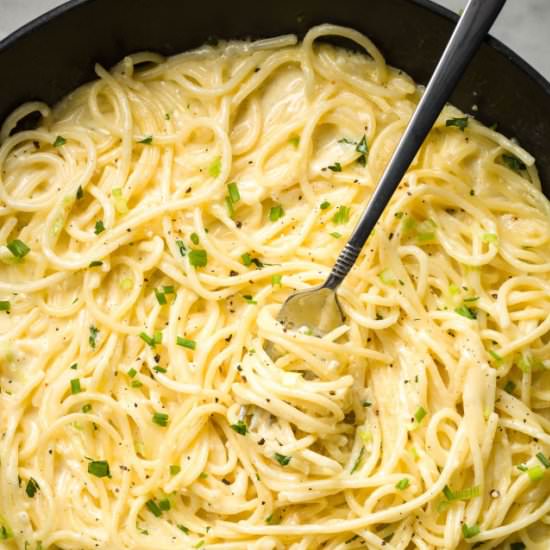 Ultra Creamy and Cheesy Spaghetti - Recipe photo by YummyClip