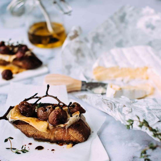 Roasted Grape Crostini - Recipe photo by foodess
