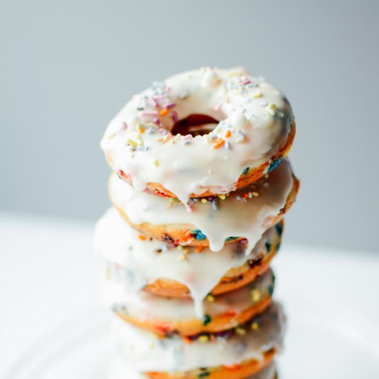 {Inspiration} Funfetti Baked Donuts - Recipe photo by cookingismytherapy
