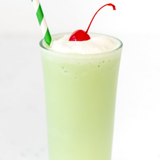 Copycat Mint Shake - Recipe photo by crazyforcrust