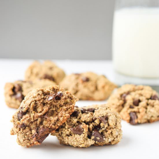 Oatmeal Chocolate Chip Cookies - Recipe photo by tastythin