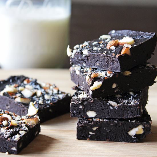 Raw Vegan Brownies - Recipe photo by healthyharvest