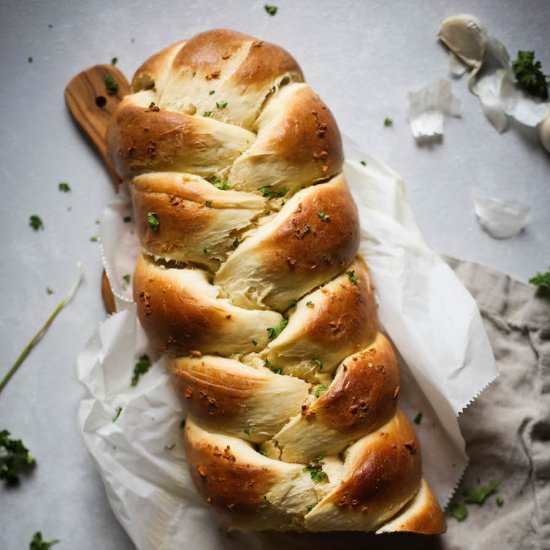 Garlic Challah Bread - Recipe photo by feast_and_fable