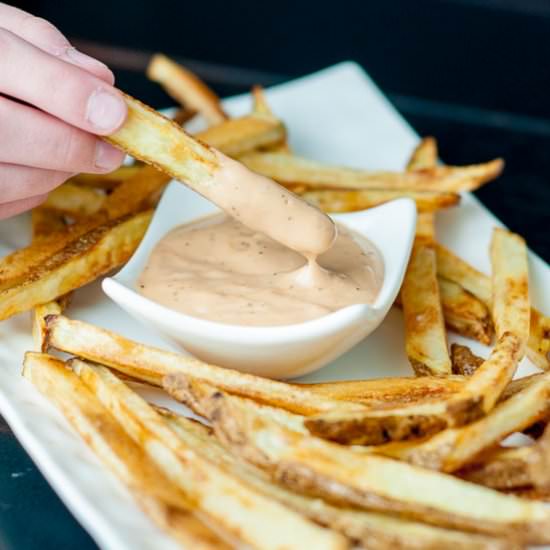 Crispy Oven Fries & Fry Sauce - Recipe photo by MamaGourmand