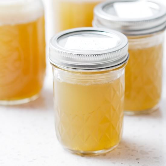 Slow Cooker Chicken Stock - Recipe photo by foodfashionandfun