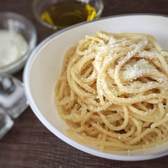 Spaghetti with Olive Oil and Cheese - Recipe photo by Mia Kouppa