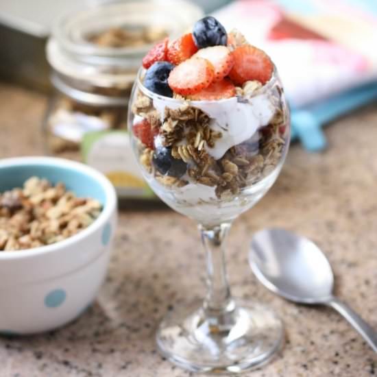 Easy Homemade Almond Granola - Recipe photo by Nadia