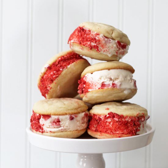 Strawberry Ice Cream Sandwiches - Recipe photo by Unusuallylovely