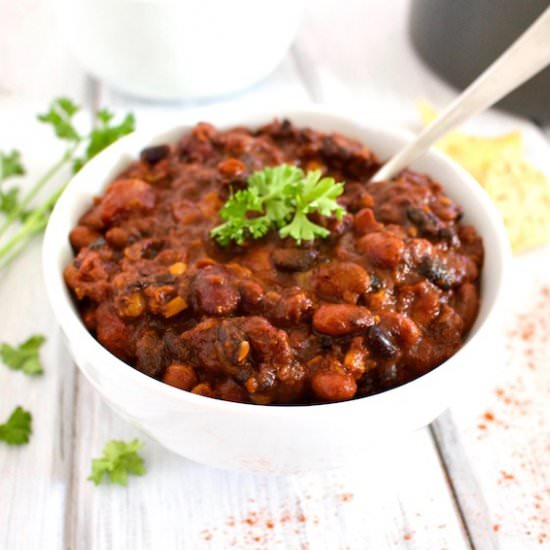 One-Pot Mixed Bean Chili - Recipe photo by vegannie