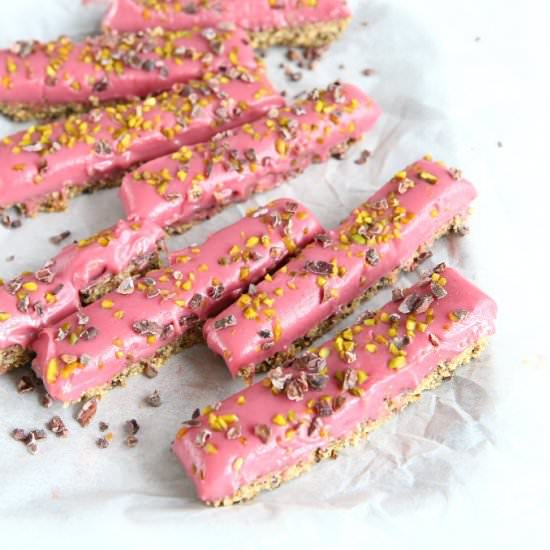 Vegan White Chocolate Aroniaberry Bars - Recipe photo by angiesrecipes
