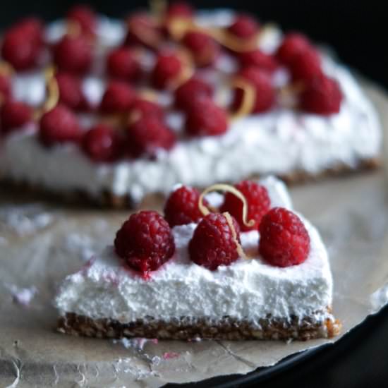 Vegan Lemon Mousse Cake - Recipe photo by Stinnagm