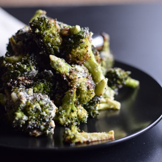 Roasted broccoli with hummus - Recipe photo by work.cook.eat.