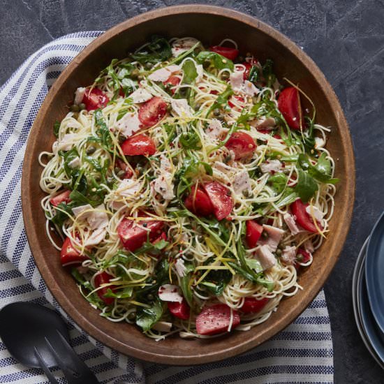 Spicy Chili Tuna Pasta with Arugula - Recipe photo by gdalkin