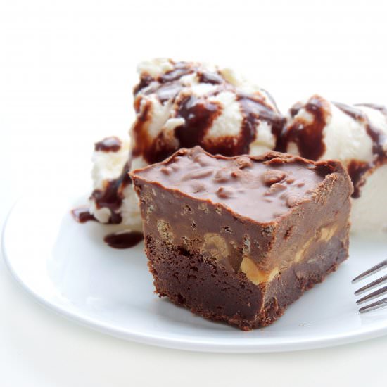 Peanut Butter Cup Crunch Brownies - Recipe photo by Cooking Creation