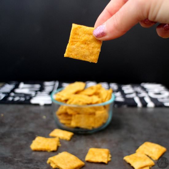 Cheesy Crackers - Recipe photo by glueandglitter