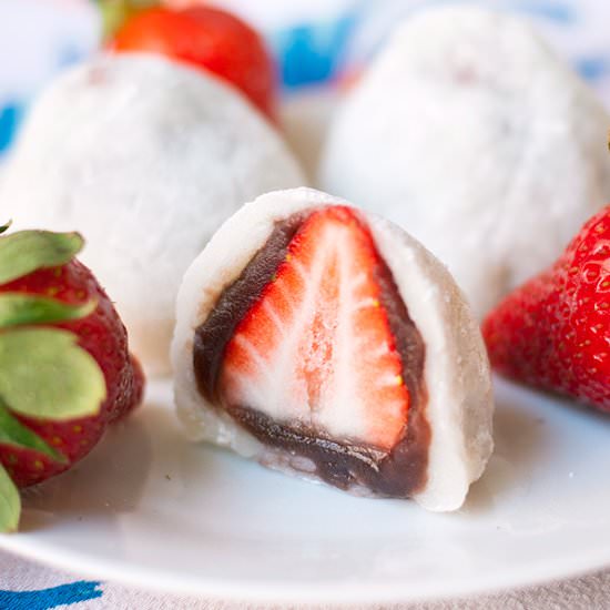 Strawberry Mochi (Daifuku) - Recipe photo by contemplating sweets