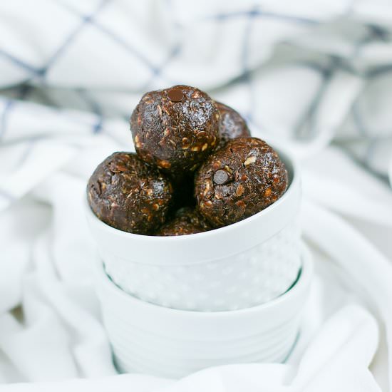Chocolate Flax Energy Balls - Recipe photo by chelseashealthykitchen