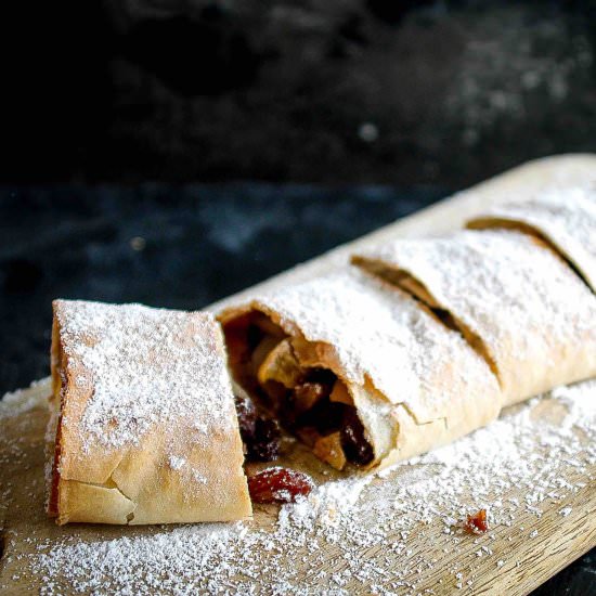15 Minute Apple Strudel - Recipe photo by shift nutrition