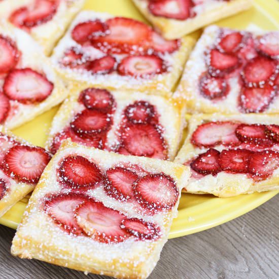 Strawberry Cream Cheese Tarts - Recipe photo by evseats