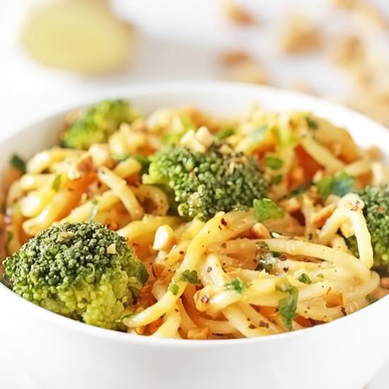 Easy Thai Peanut Sauce Noodles - Recipe photo by dieTTaste