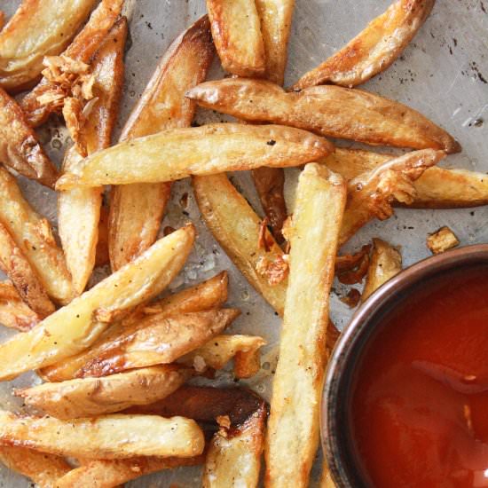 Crispy Baked Garlic Fries - Recipe photo by The Desserted Girl