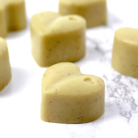 Healthy White Chocolate (raw vegan) - Recipe photo by minamade