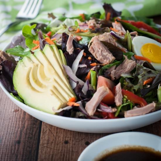 Tuna, avocado and spring mix salad - Recipe photo by photosandfood