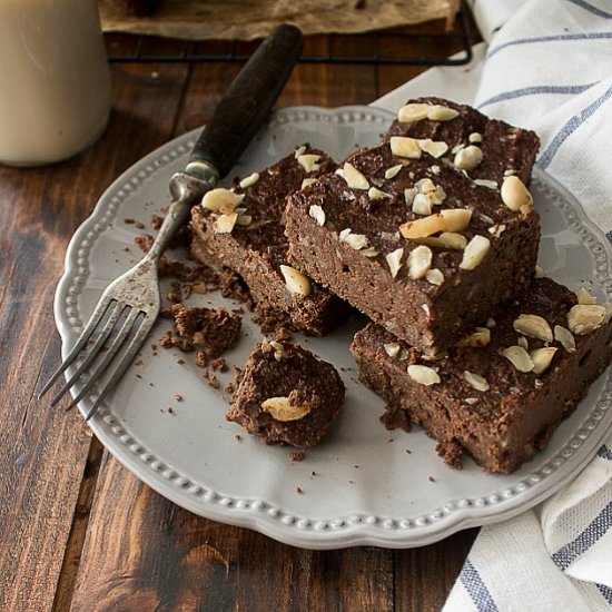 Vegan Tofu Almond Brownies - Recipe photo by Nemacreditoqueesaudavel