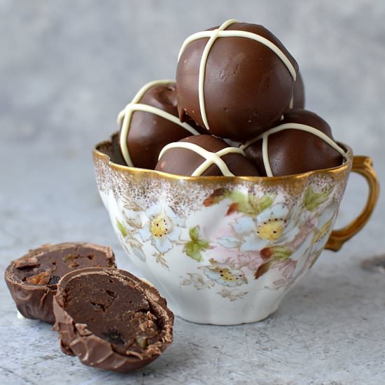 Hot Cross Bun Chocolate Truffles - Recipe photo by Domestic Gothess